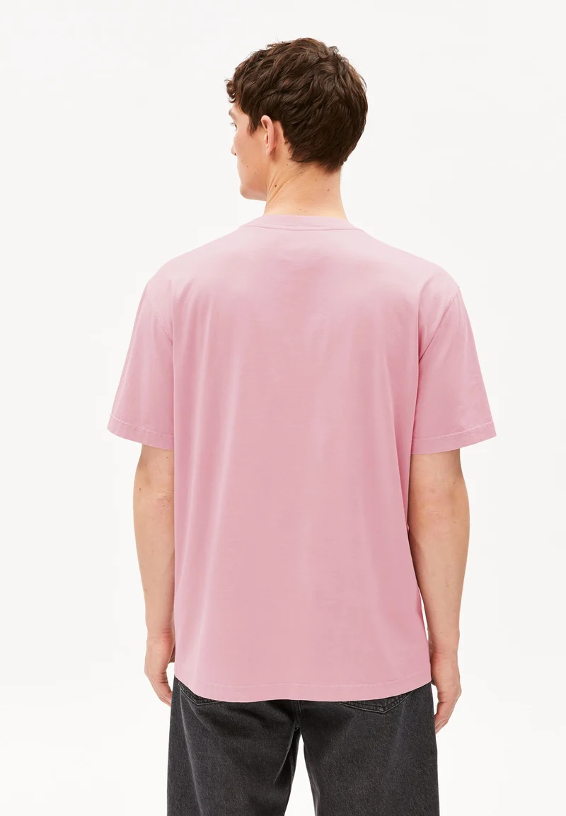 ICONIC Å MAARKOS GD T-SHIRT | washed berry washed