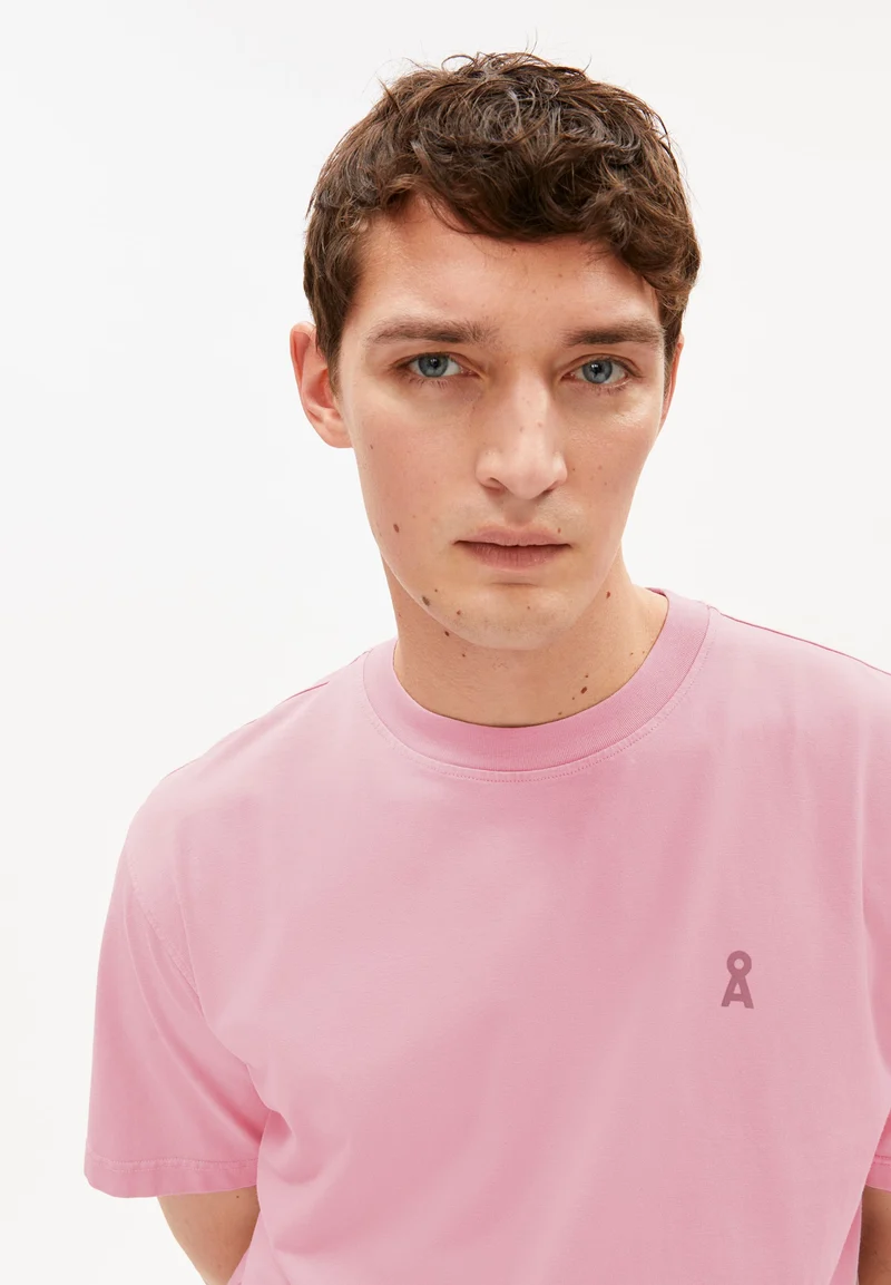 ICONIC Å MAARKOS GD T-SHIRT | washed berry washed