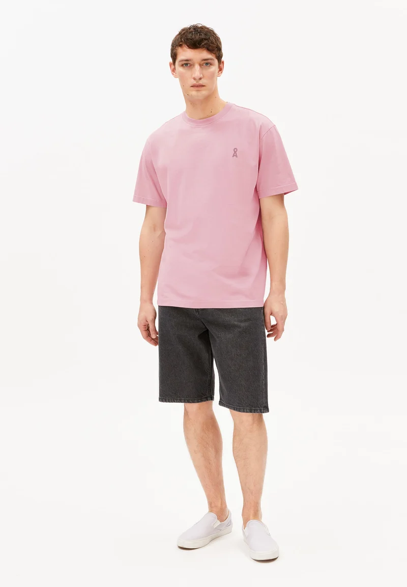 ICONIC Å MAARKOS GD T-SHIRT | washed berry washed
