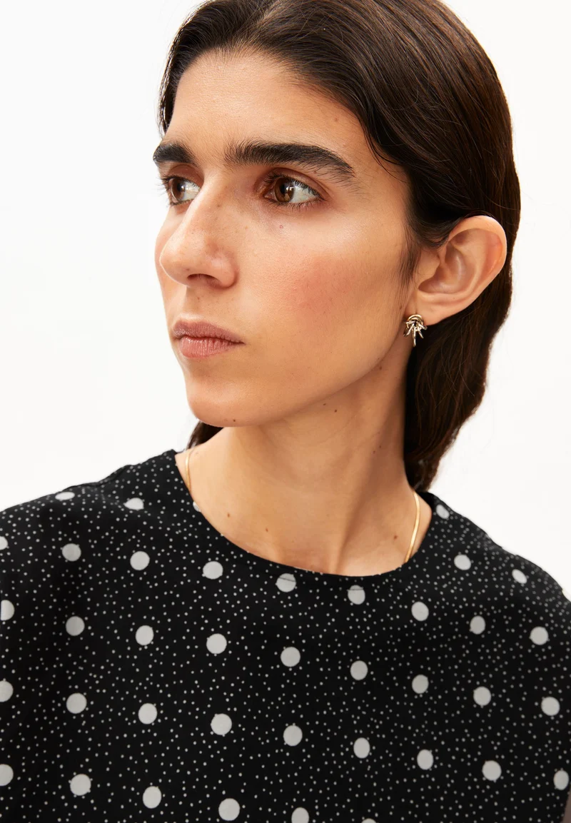 GEPUNKTETE BLUSE MIT KORDELZUG | black-white