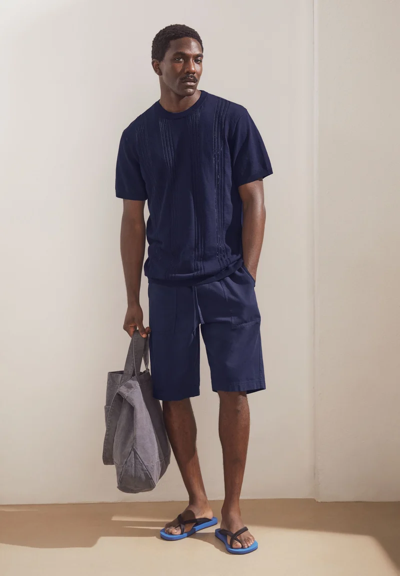 BAUMWOLL-STRICKSHIRT | tinted navy