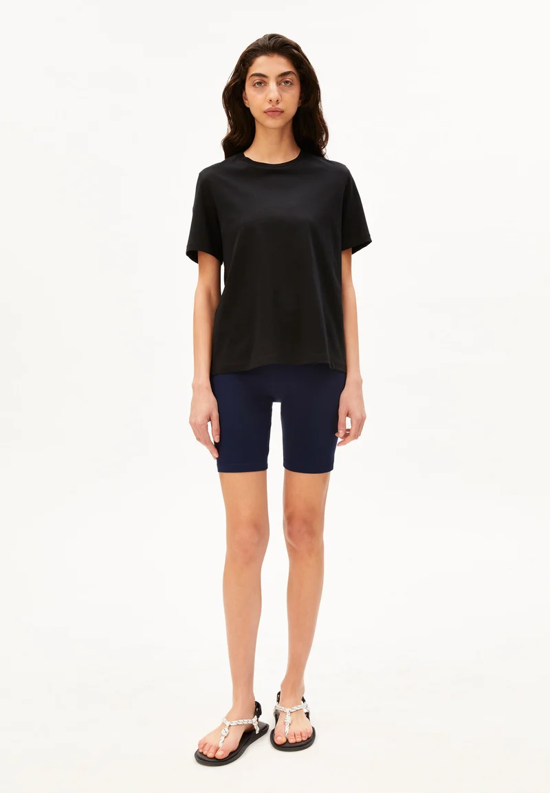 NEDAA LITAA SHORTS | tinted navy