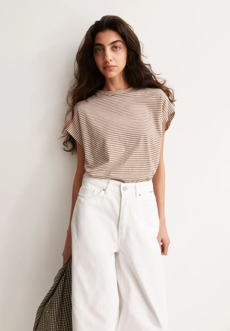 SLUB JERSEY GESTREIFTES T-SHIRT | oatmilk-cinnamon dust