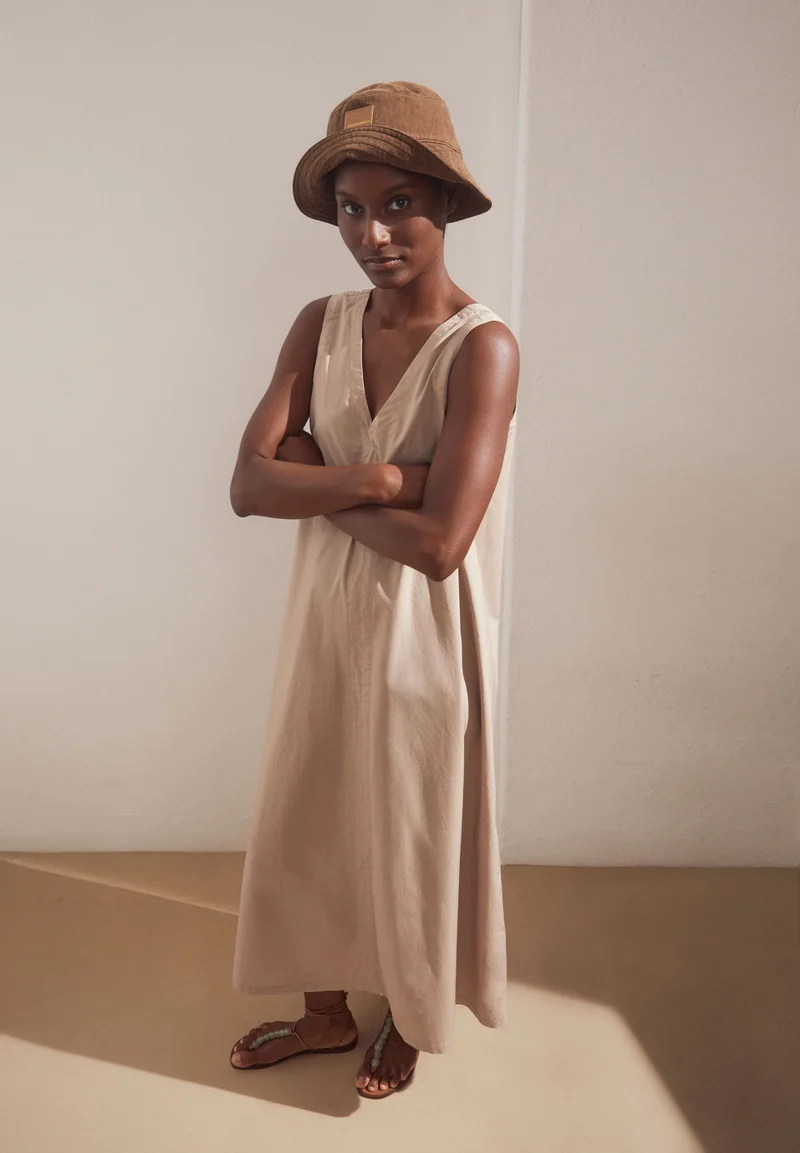 V-AUSSCHNITT POPLIN MAXI-KLEID | true camel