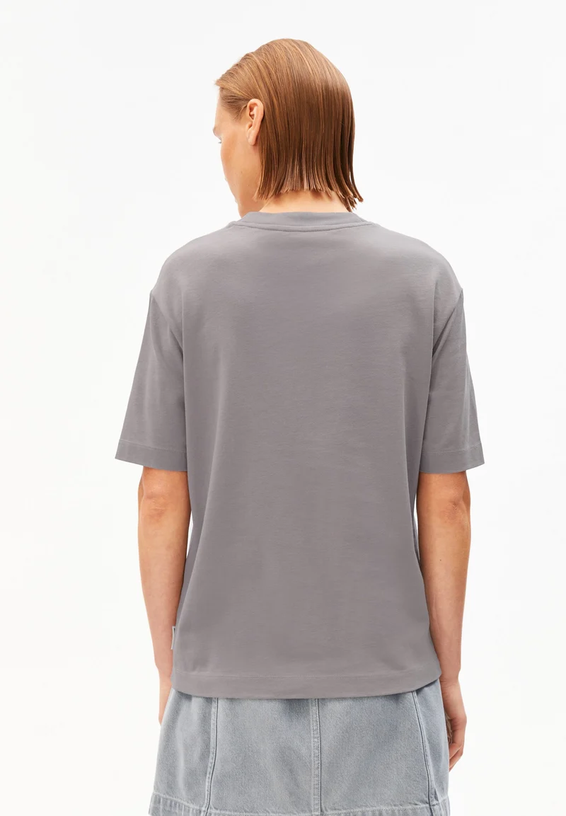 ICONIC Å TARJAA T-SHIRT | seal grey