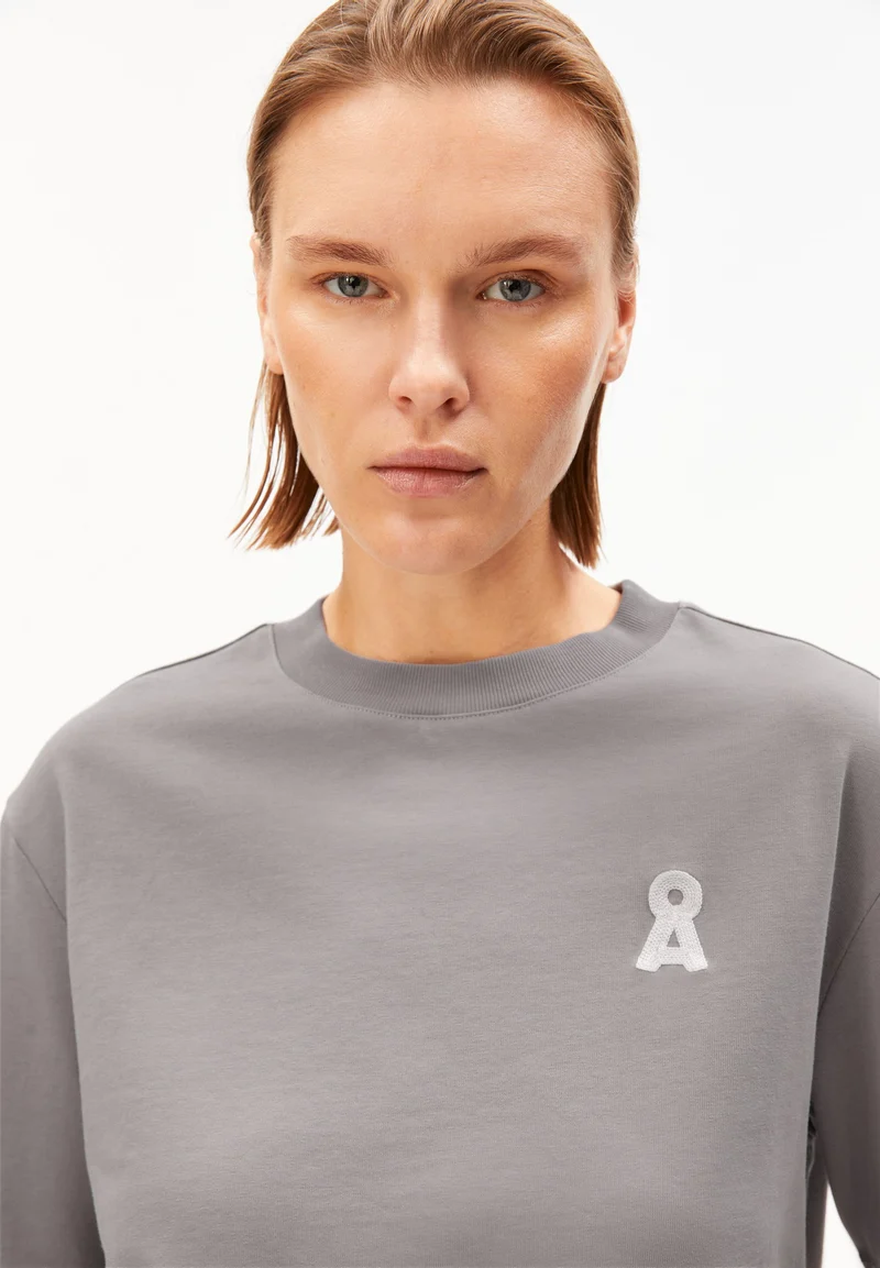 ICONIC Å TARJAA T-SHIRT | seal grey