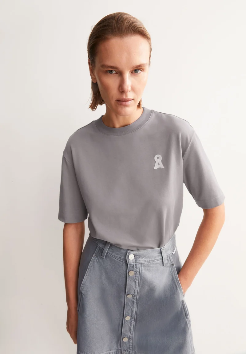 ICONIC Å TARJAA T-SHIRT | seal grey