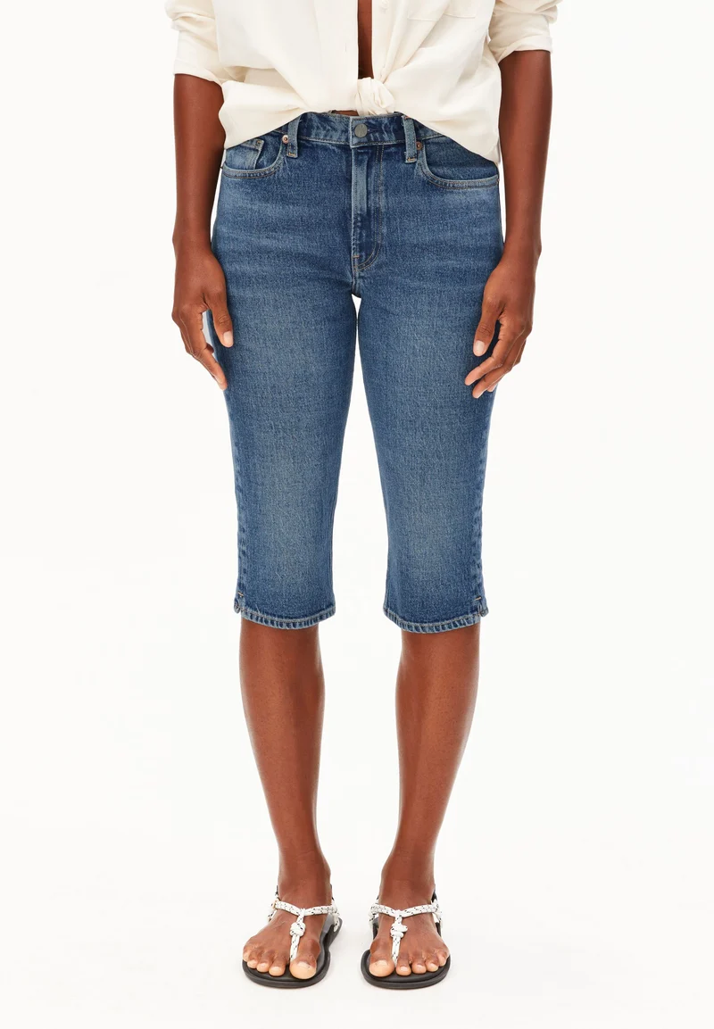 CARENAA CAPRI MID WAIST JEANS | atmospheric