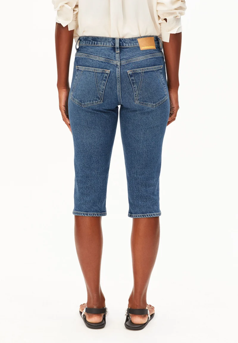 CARENAA CAPRI MID WAIST JEANS | atmospheric
