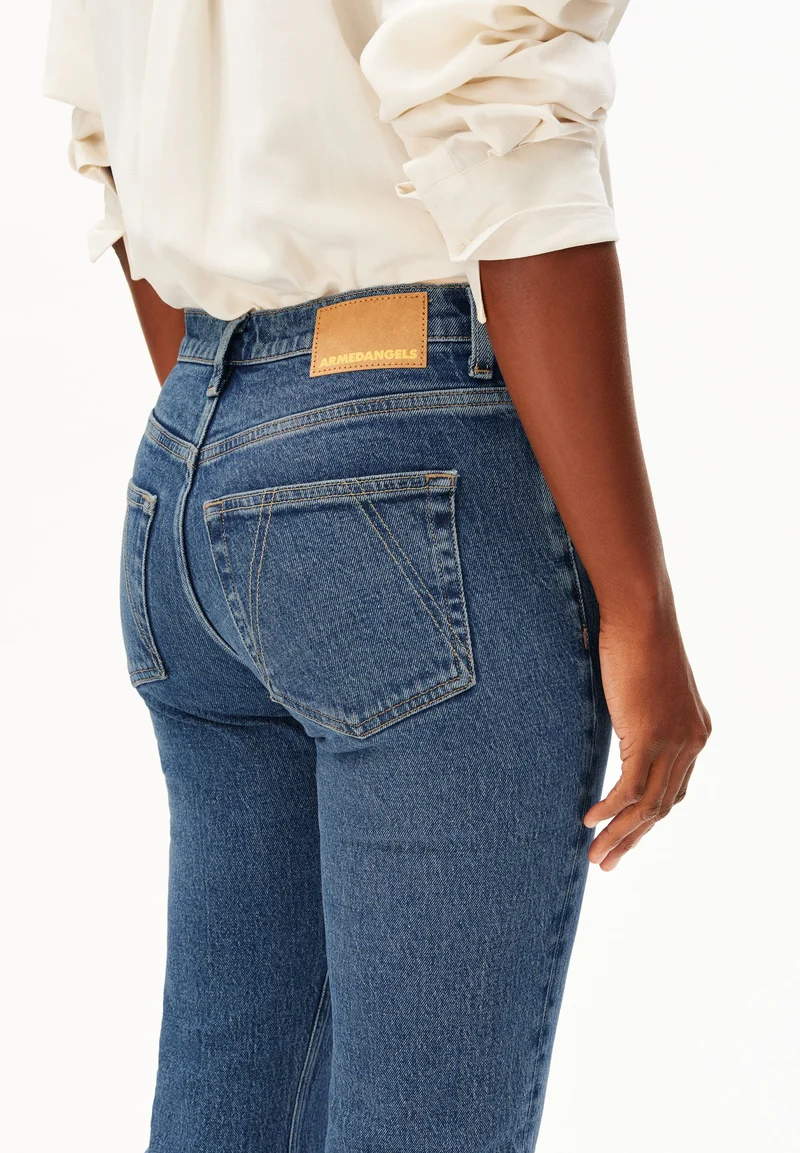 CARENAA CAPRI MID WAIST JEANS | atmospheric
