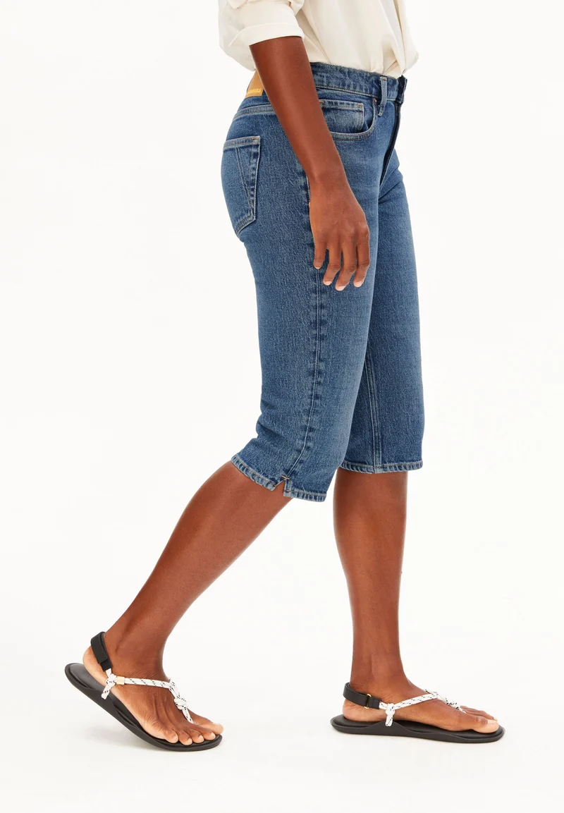 CARENAA CAPRI MID WAIST JEANS | atmospheric