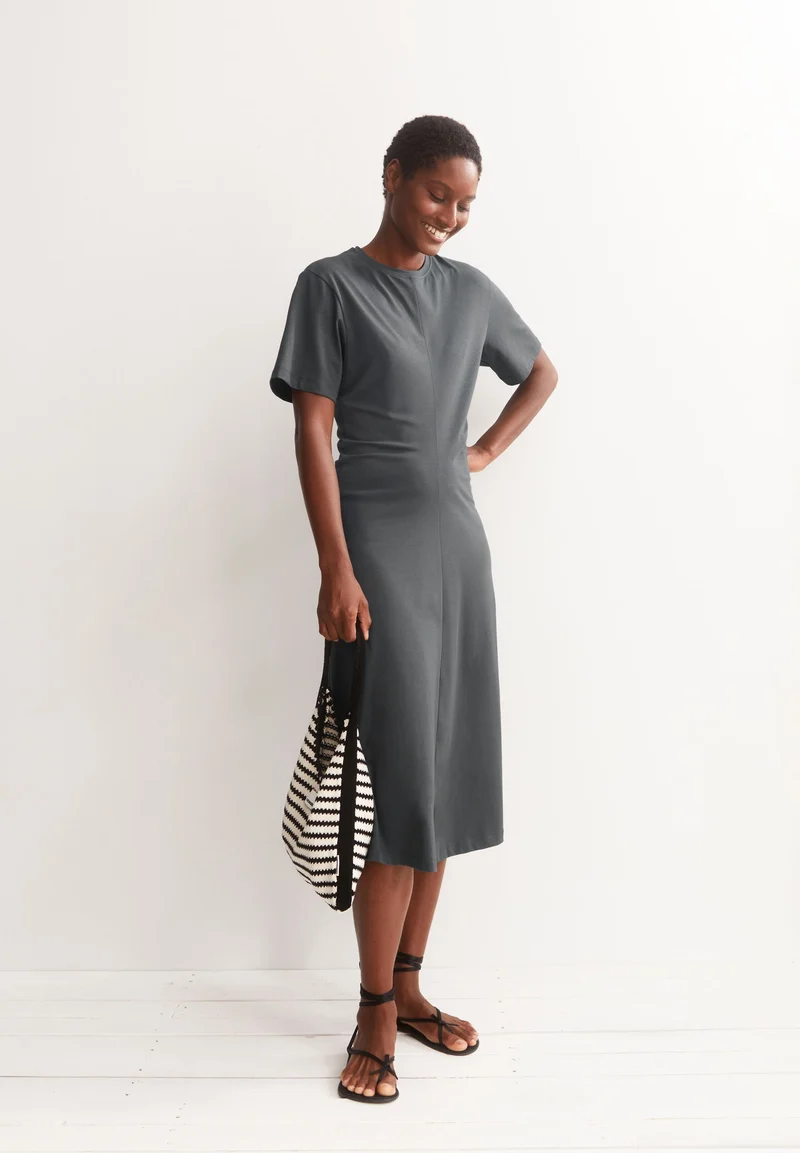 KURZÄRMLIGES JERSEY-MIDI-KLEID | space steel