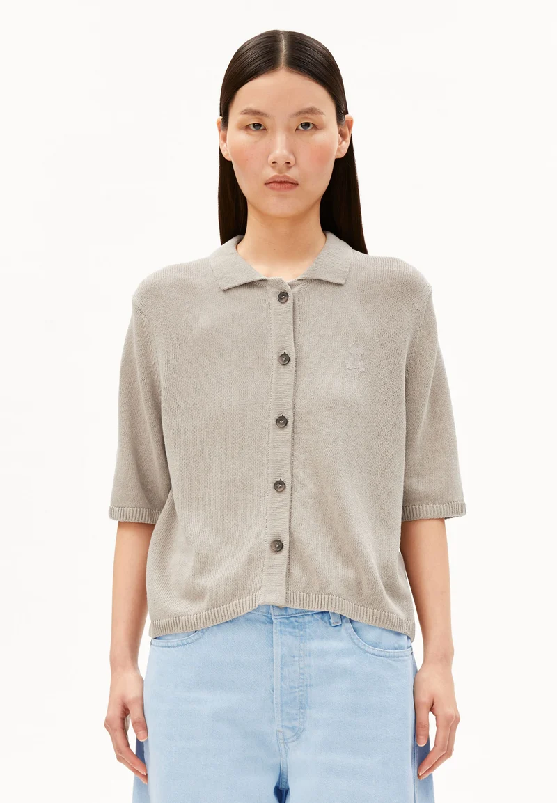 KURZÄRMLIGE LEINEN-MIX STRICKJACKE