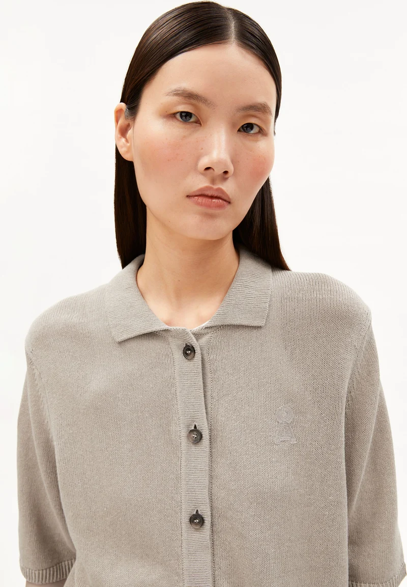 KURZÄRMLIGE LEINEN-MIX STRICKJACKE | sandstone
