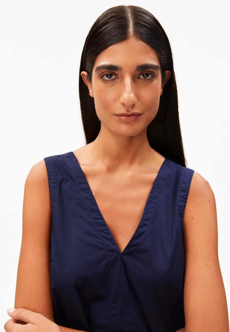 V-AUSSCHNITT POPLIN MAXI-KLEID | tinted navy