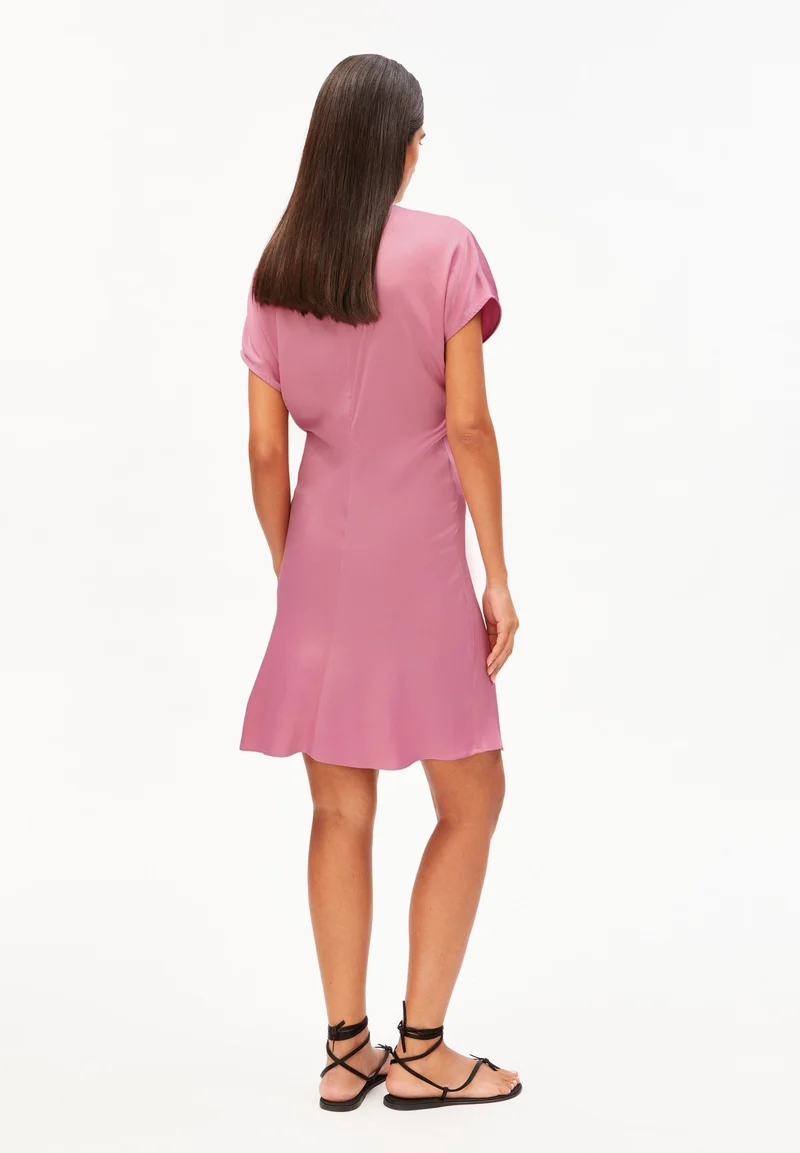 SATIN FLEDERMAUSÄRMEL MINI-KLEID | washed berry