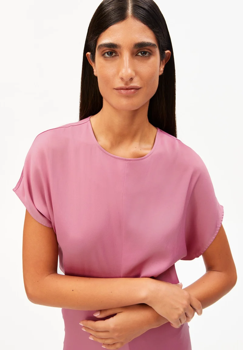 SATIN FLEDERMAUSÄRMEL MINI-KLEID | washed berry