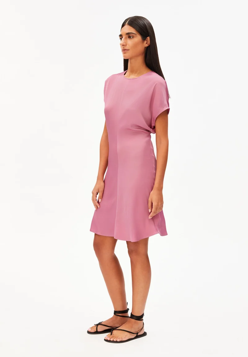 SATIN FLEDERMAUSÄRMEL MINI-KLEID | washed berry