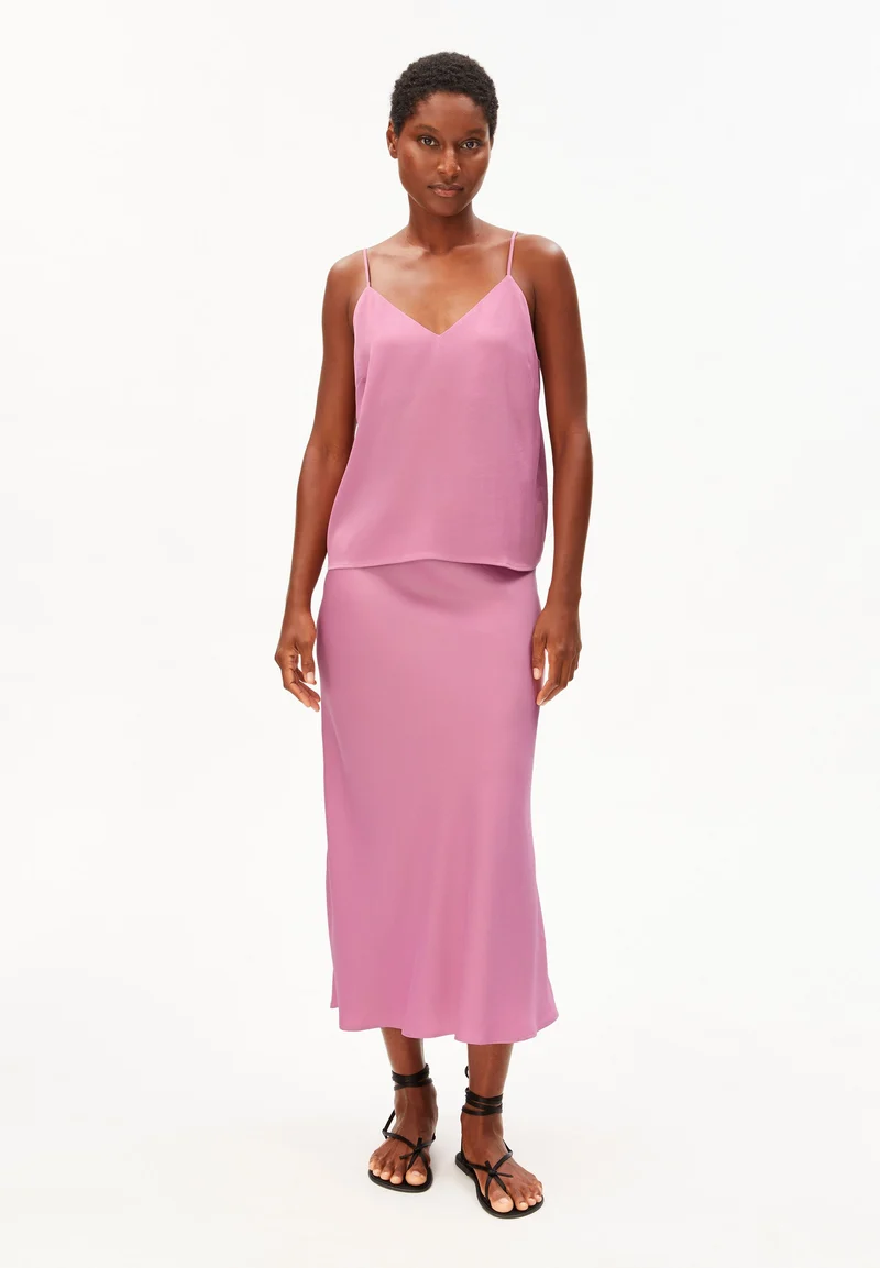 SATIN SPAGHETTITRÄGERTOP | washed berry