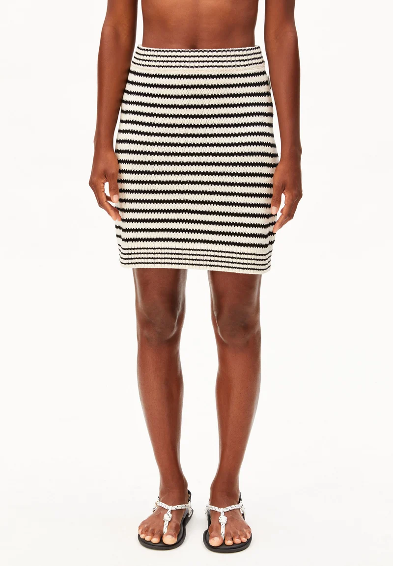 GESTREIFTER MINI-STRICKROCK | undyed-black