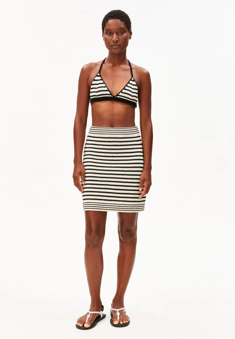 GESTREIFTER MINI-STRICKROCK | undyed-black