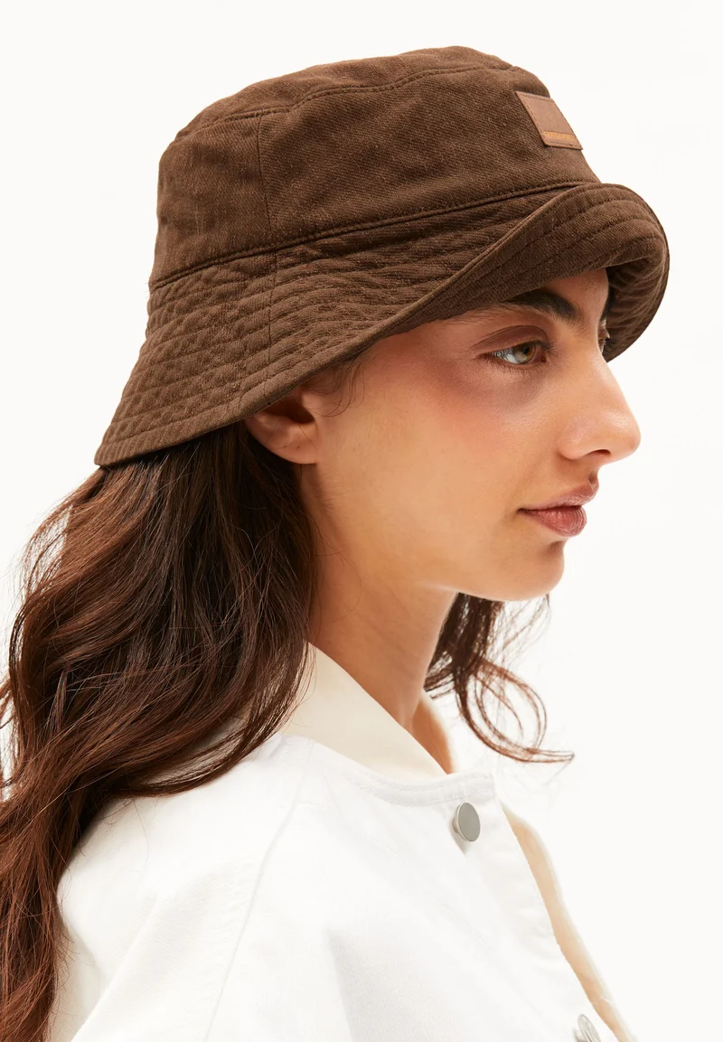 PIÑAYARN® BLEND BUCKET HAT W | dried palm