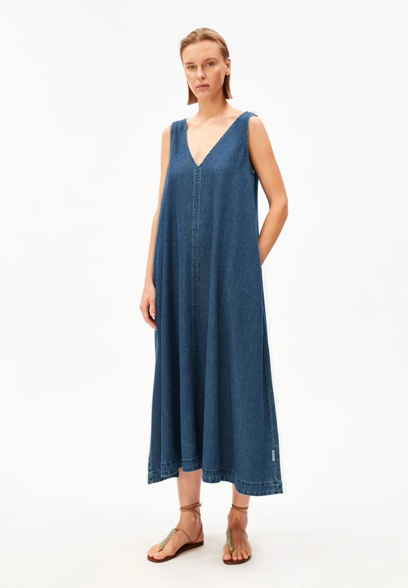 V-AUSSCHNITT JEANS-MIDI-KLEID | eau