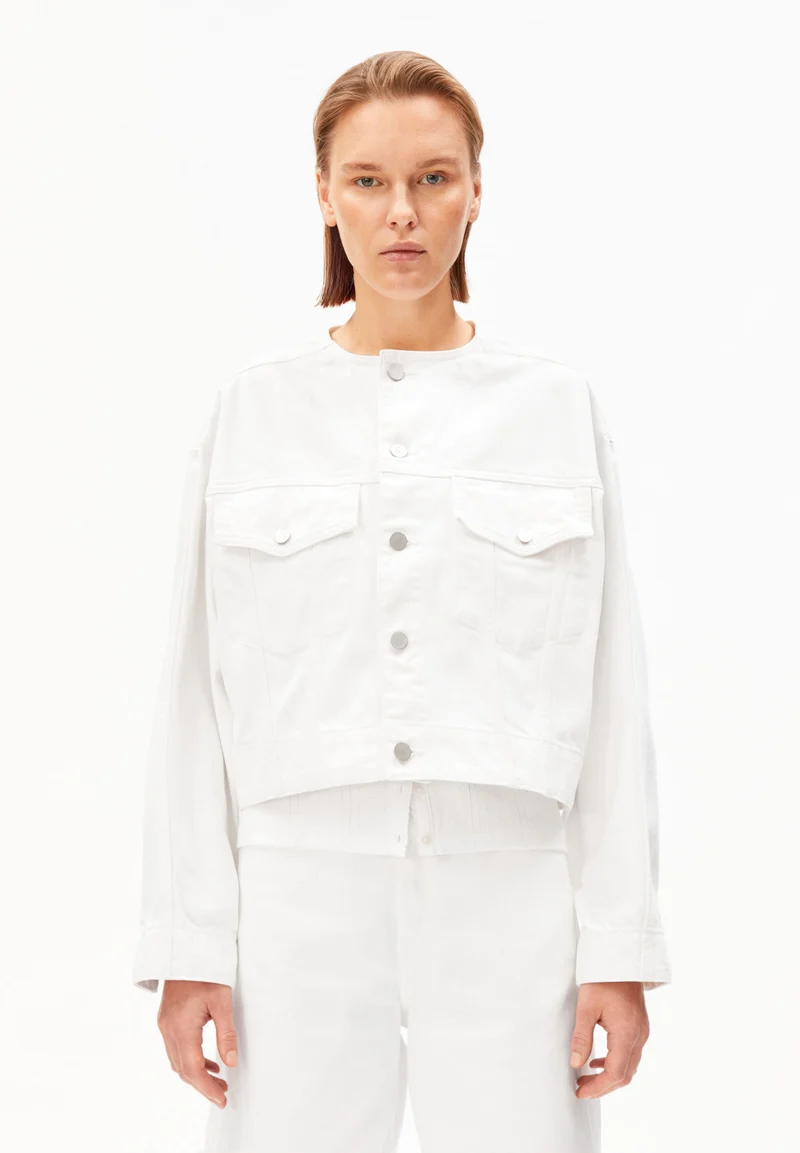 LOCKERE JEANSJACKE | white