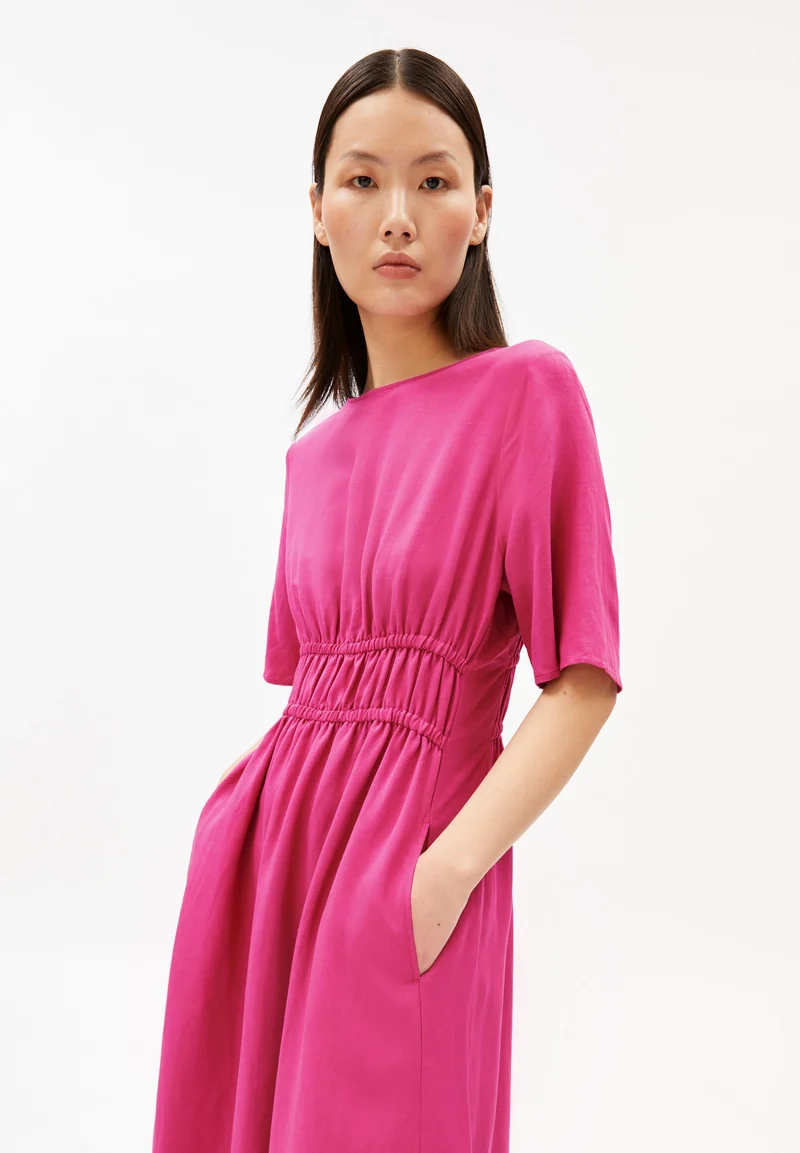 LEINEN-MIX GERAFFTES KLEID | very berry