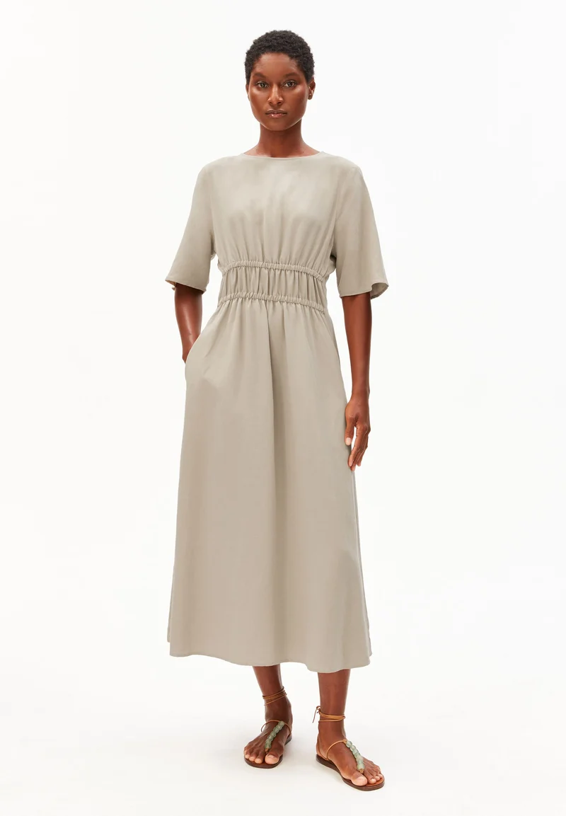 LEINEN-MIX GERAFFTES KLEID | sandstone