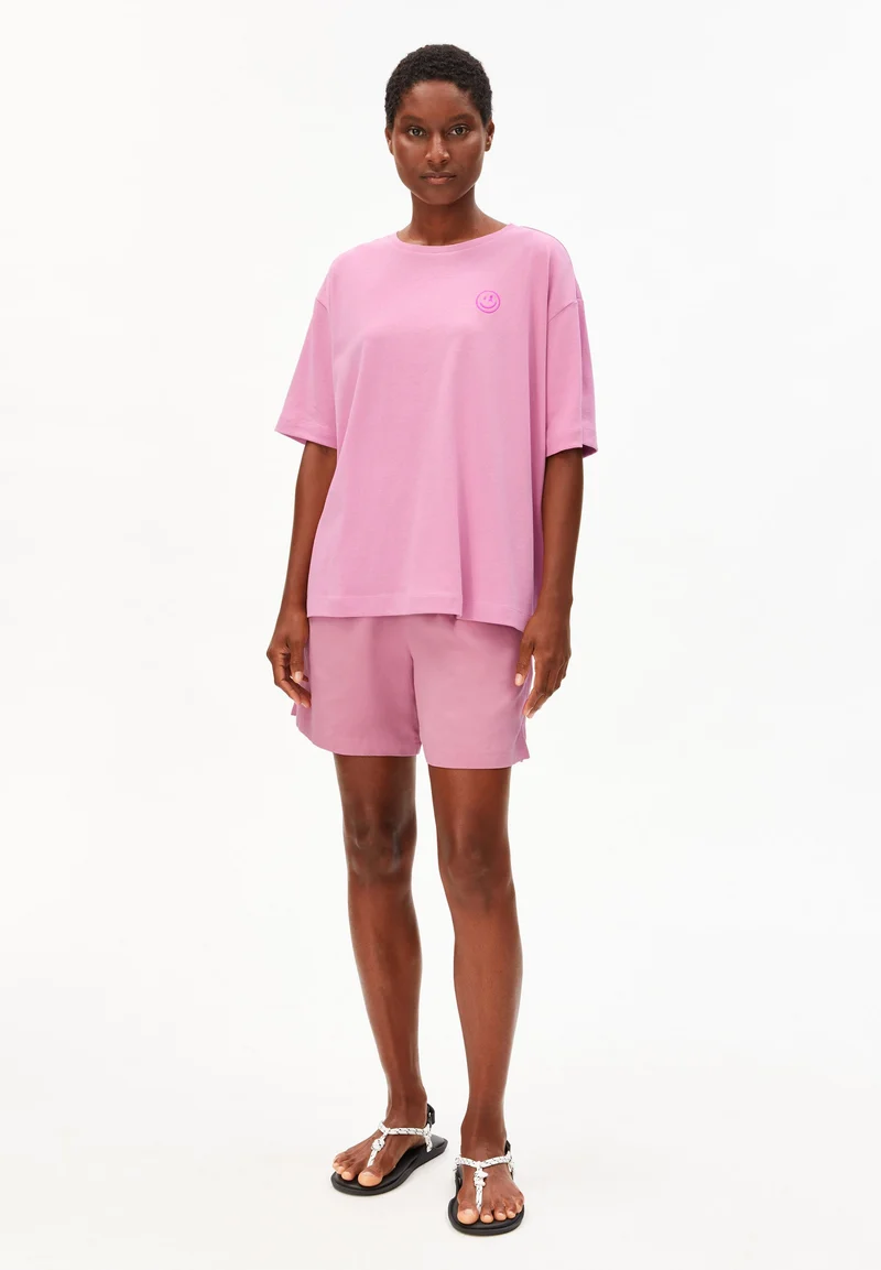 GIANNAA DIFFERENCE T-SHIRT | washed berry