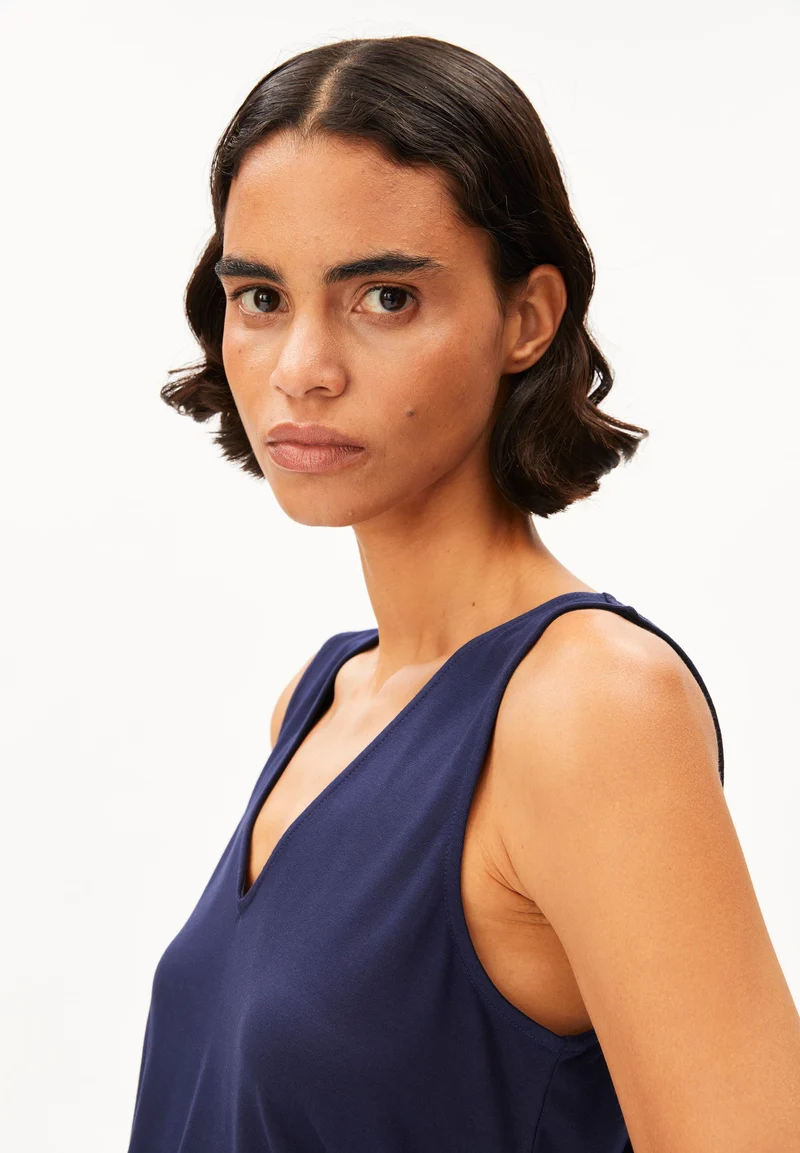 V-AUSSCHNITT JERSEY-TOP | tinted navy