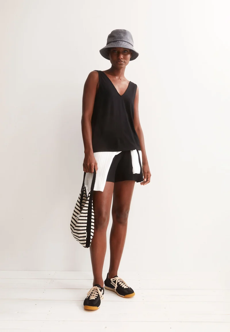 V-AUSSCHNITT JERSEY-TOP | black