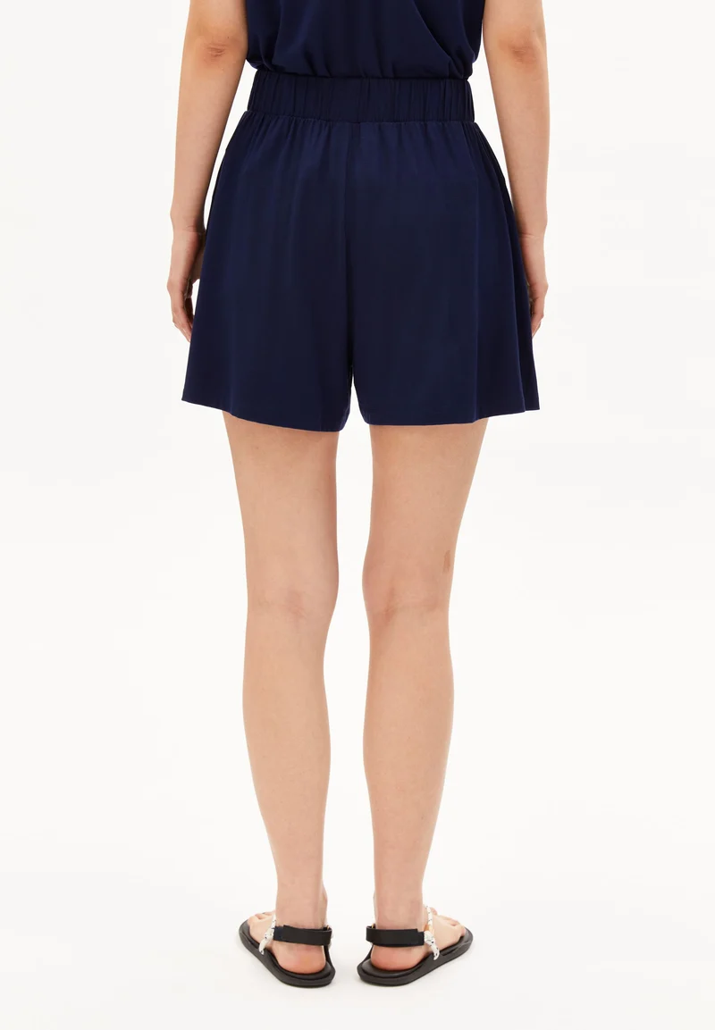 RELAXED JERSEY-SHORTS | tinted navy