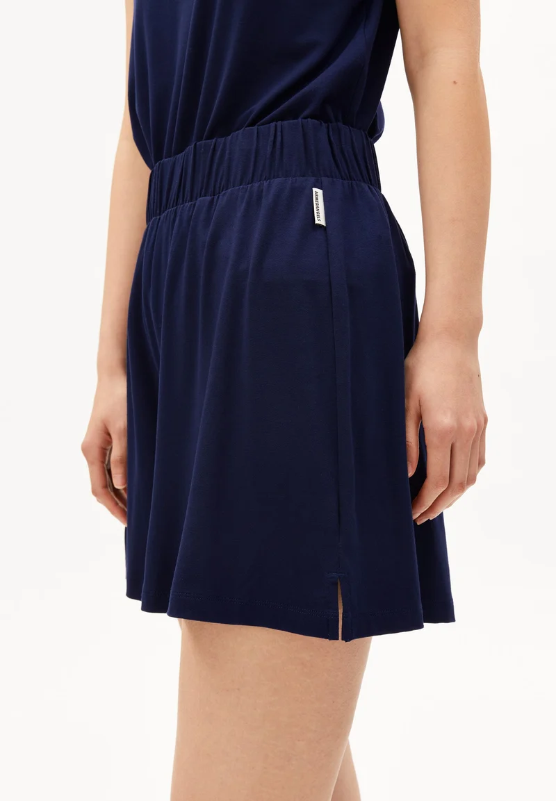 RELAXED JERSEY-SHORTS | tinted navy