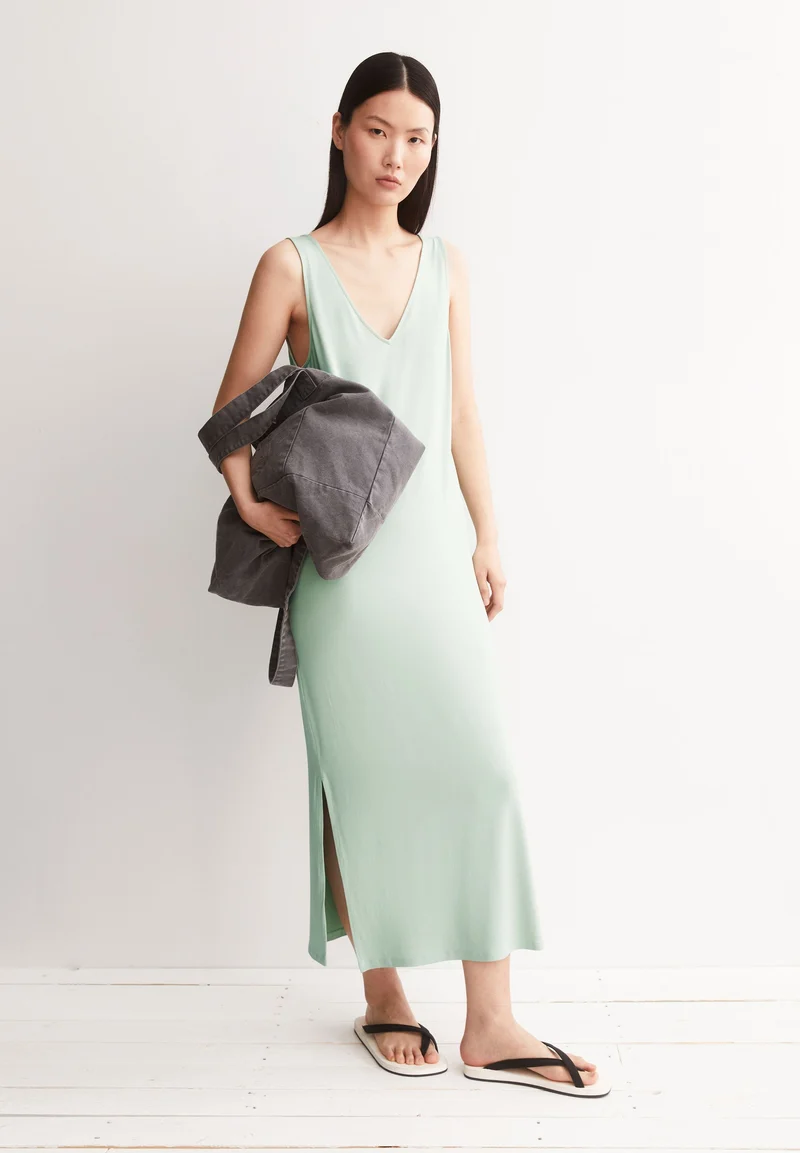 ÄRMELLOSES JERSEY-MIDI-KLEID | foam