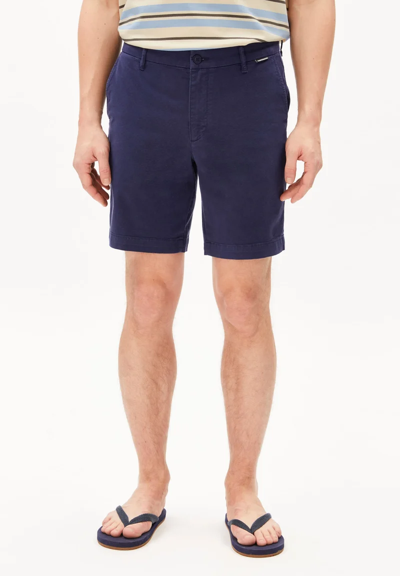 CHINO-SHORTS | tinted navy