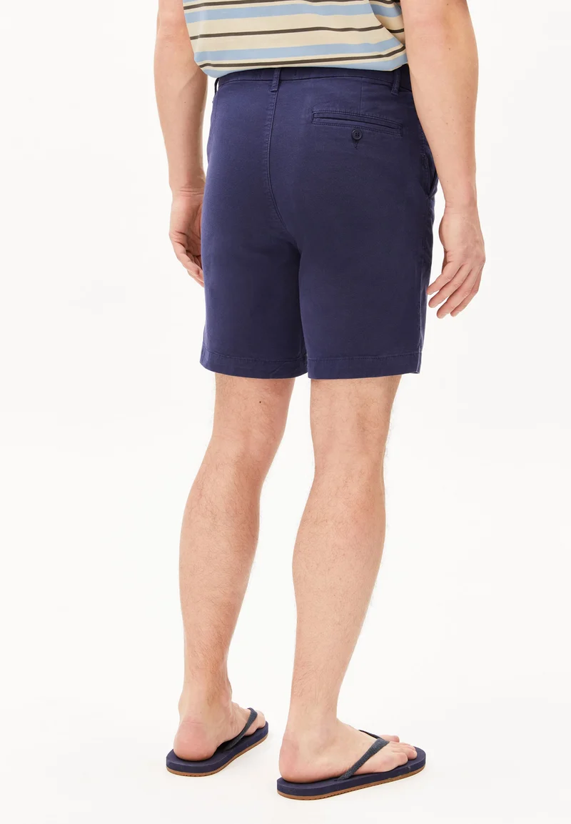 CHINO-SHORTS | tinted navy