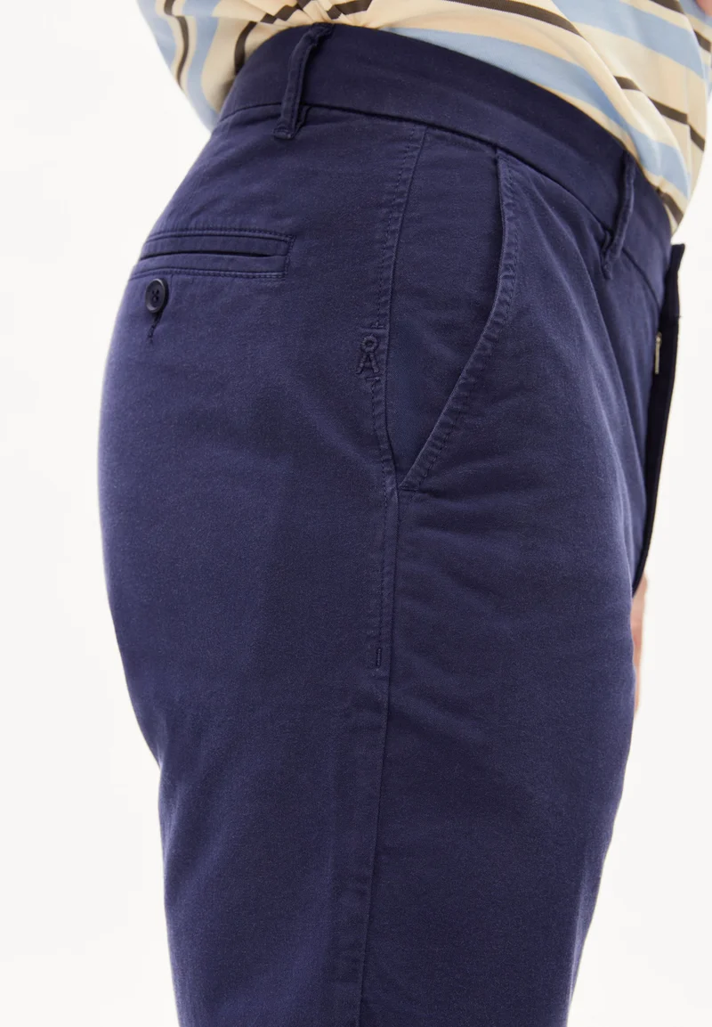 CHINO-SHORTS | tinted navy