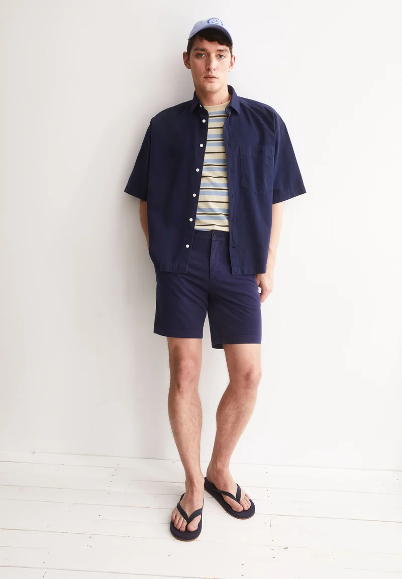 CHINO-SHORTS | tinted navy