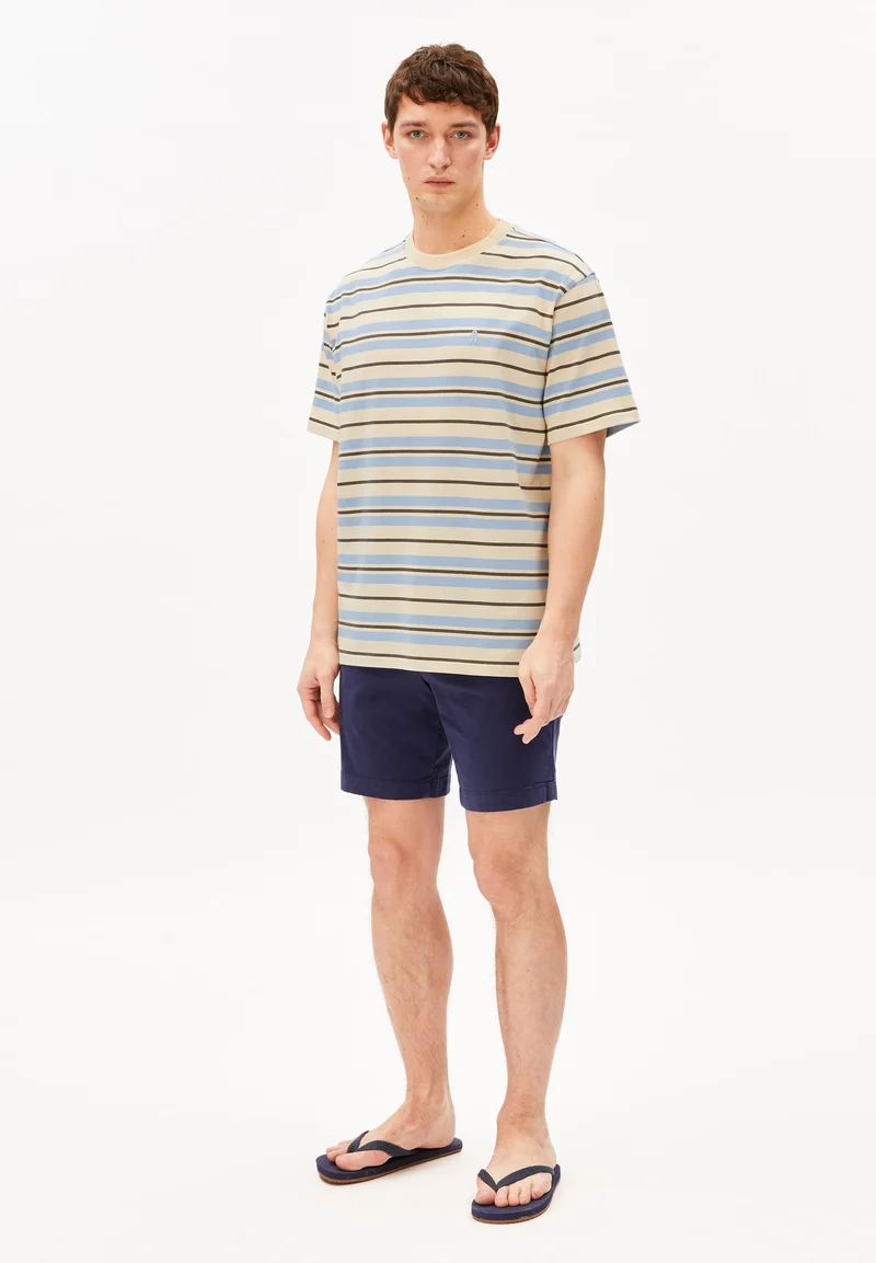 CHINO-SHORTS | tinted navy