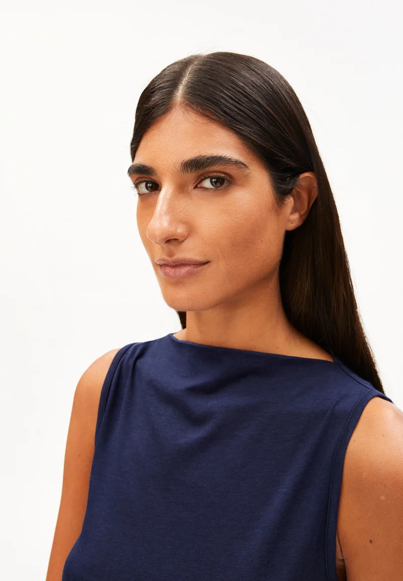 LAMINIAA TOP | tinted navy