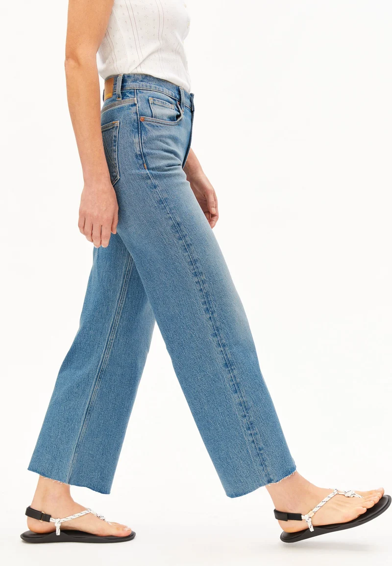 MURLIAA HIGH CROPPED WIDE JEANS | wane