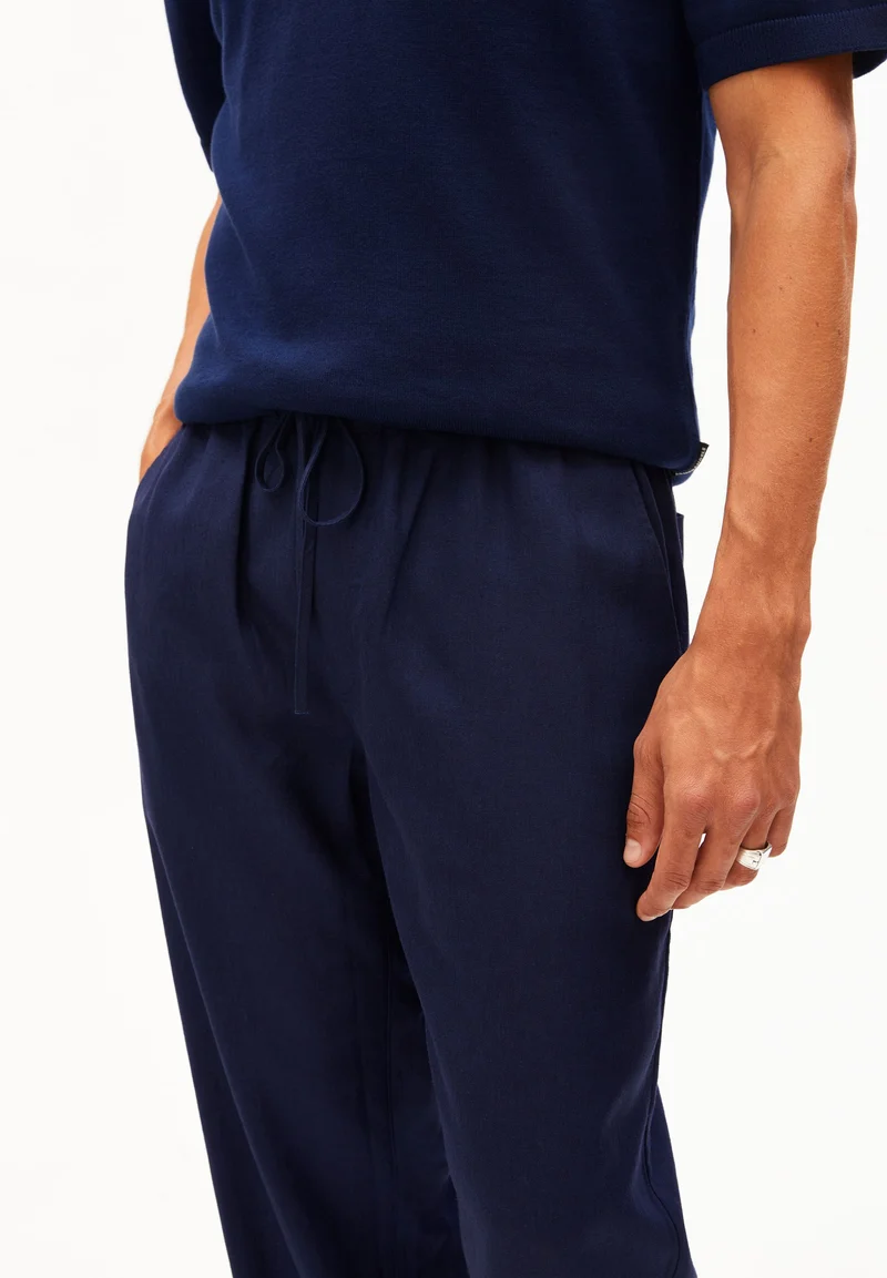 LUKAA LINO HOSE | tinted navy