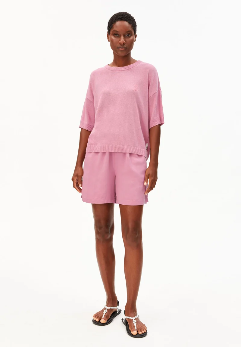 KURZÄRMLIGES LEINEN-MIX STRICKSHIRT | washed berry
