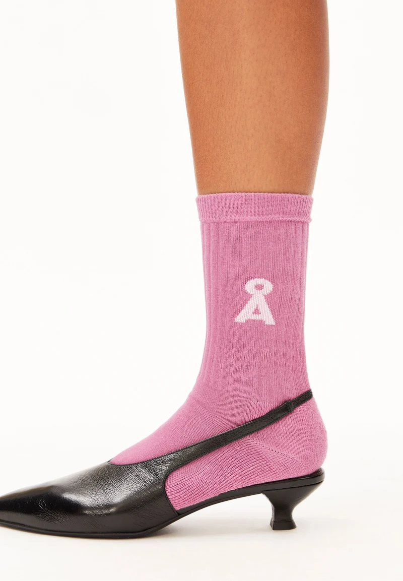 SAAMUS BOLD SOCKEN | washed berry