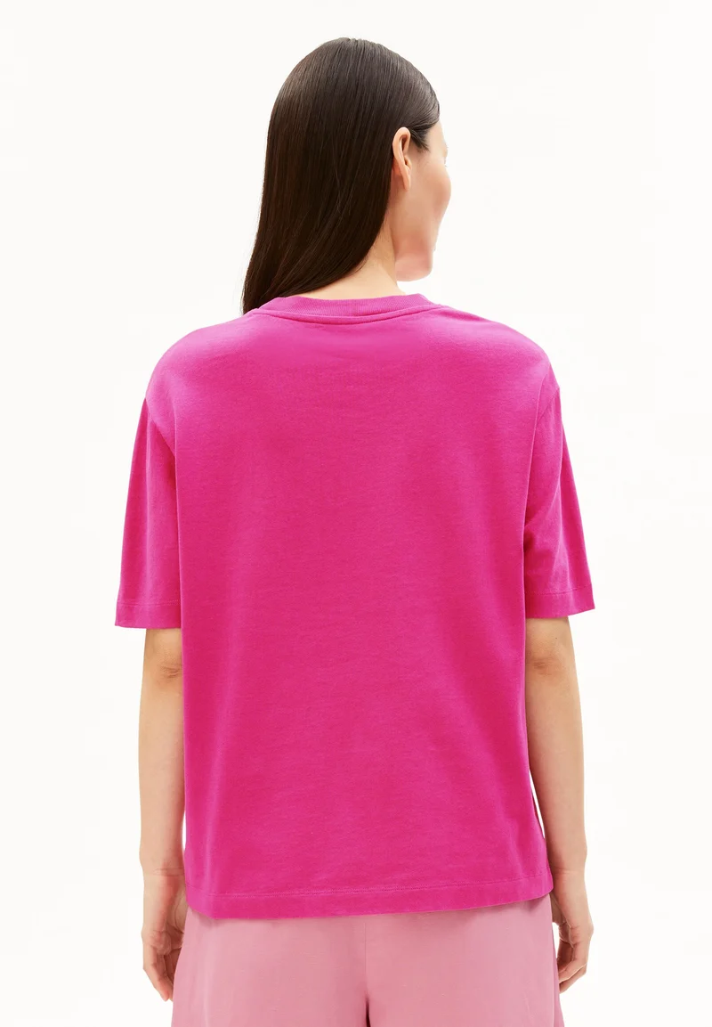 ICONIC Å TARJAA T-SHIRT | very berry