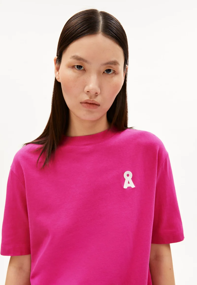 ICONIC Å TARJAA T-SHIRT | very berry