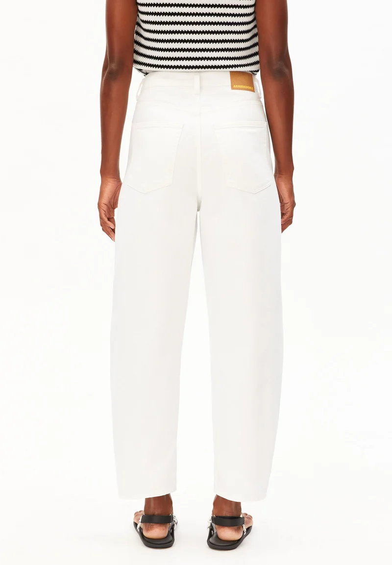 BAARLY BARREL JEANS | white