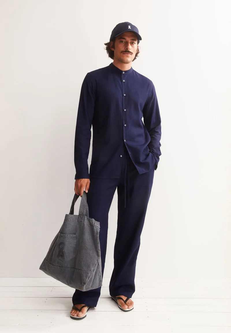 VAALERONIMUS LEINEN-HEMD | tinted navy